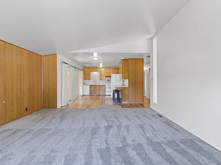 2044 Sunrise Cir — Photo 12