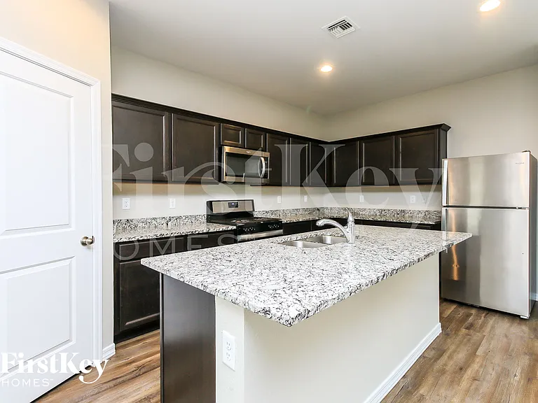 398 W Powell Dr — Photo 7