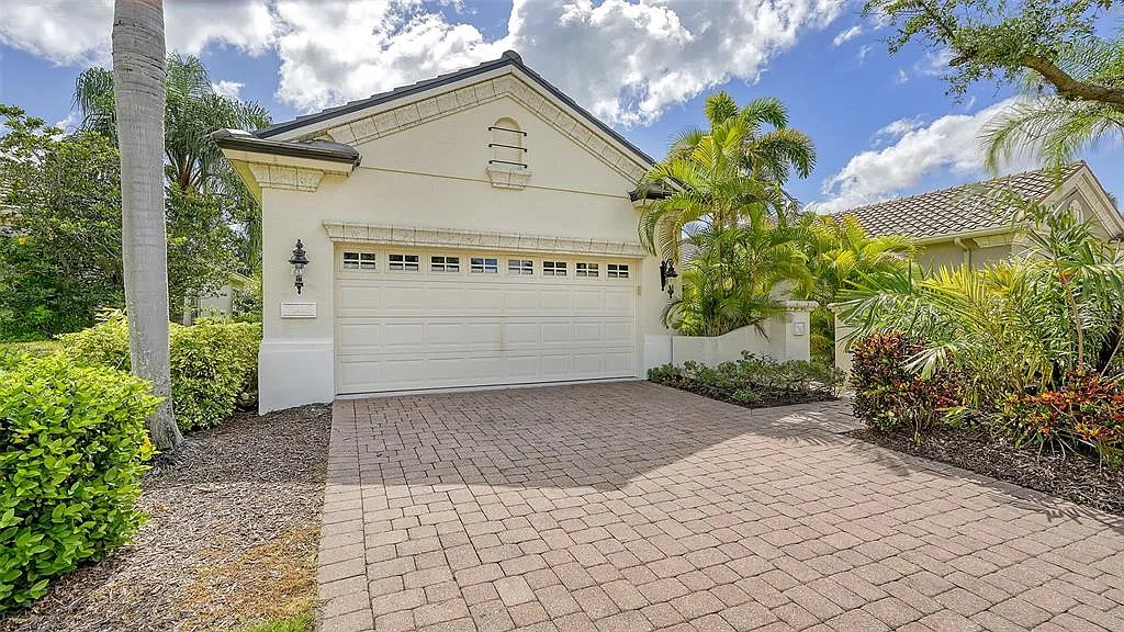 2 bed, 2.0 bath, 1572 sqft, $6,500 — Photo 3