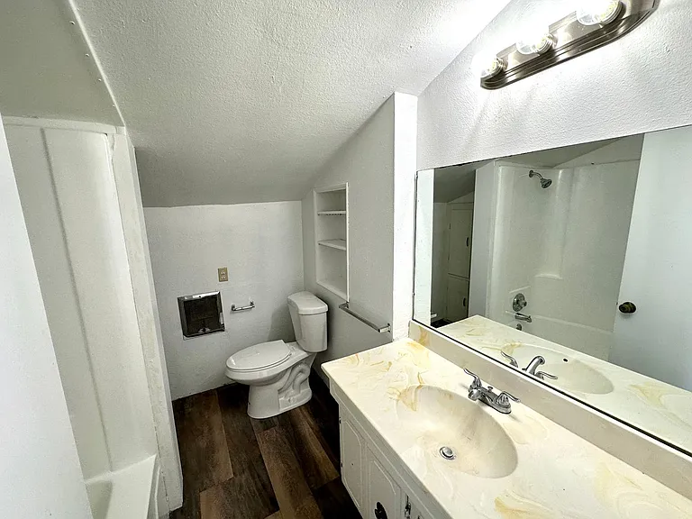 3205 Joliet Ave — Photo 7