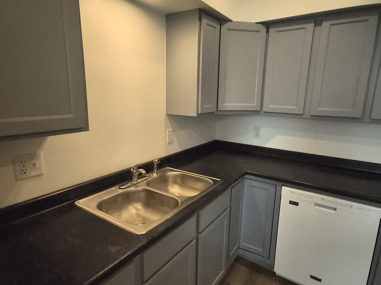 2 bed, 800 sqft, $1,850 — Photo 1