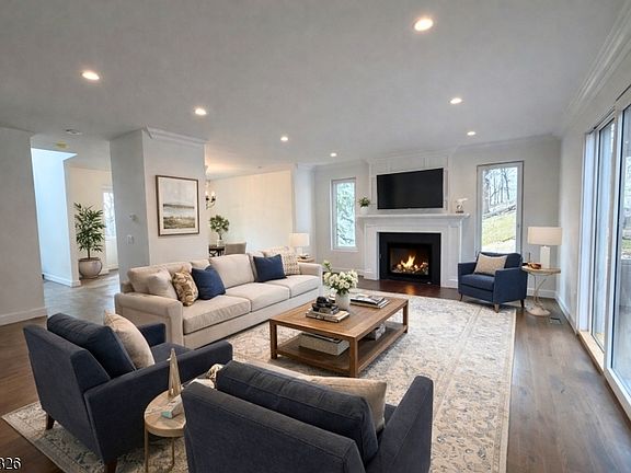 5th image of 85 Pine Brook Rd