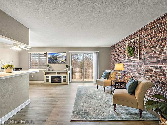 4th image of 5299 Highland Rd Unit 202