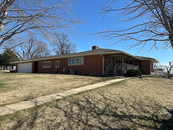 3rd image of 708 Sunset Dr