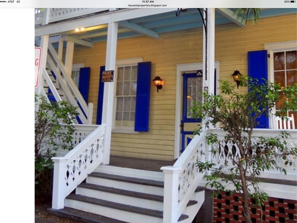 Front Entrance to 400 Simonton Street