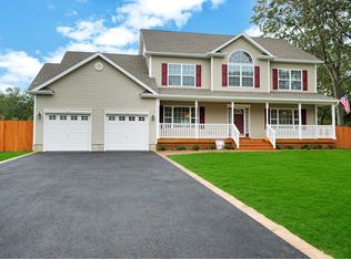 179 Avenue B, Holbrook, NY 11741