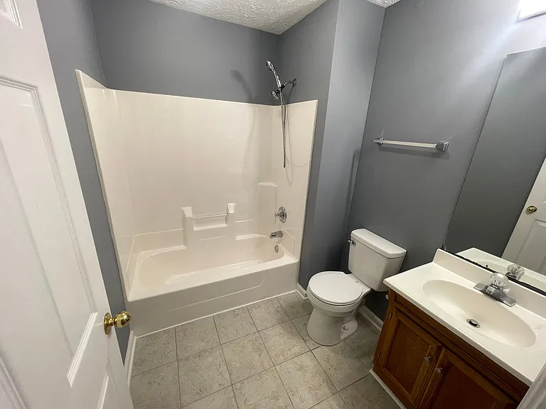121 Spencer Ct — Photo 8