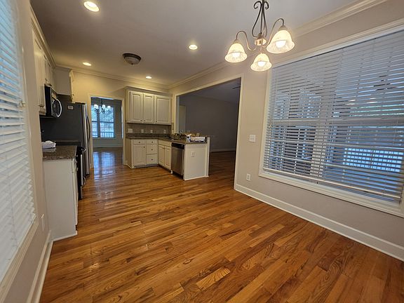 5th image of 995 Maggie Way