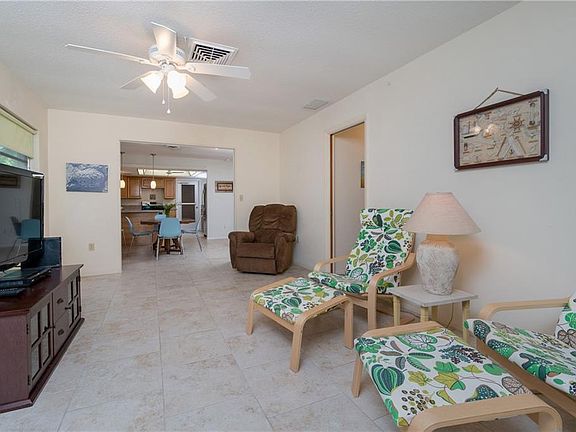 3rd image of 4020 Bay Oaks Cir