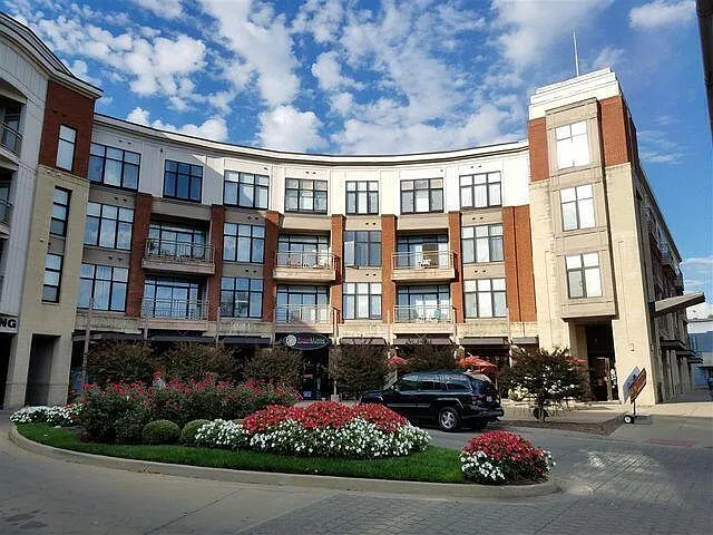 535 S Upper St #402 — Photo 3
