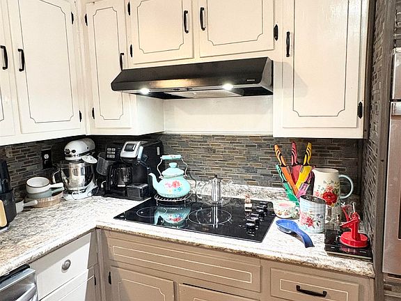 4th image of 350 Greenleaf St SW