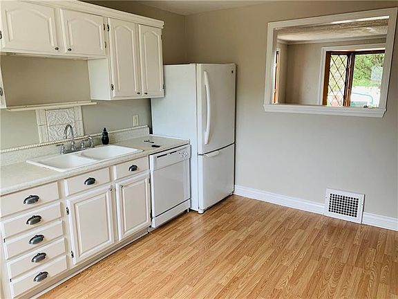 4th image of 2620 Kenview Dr