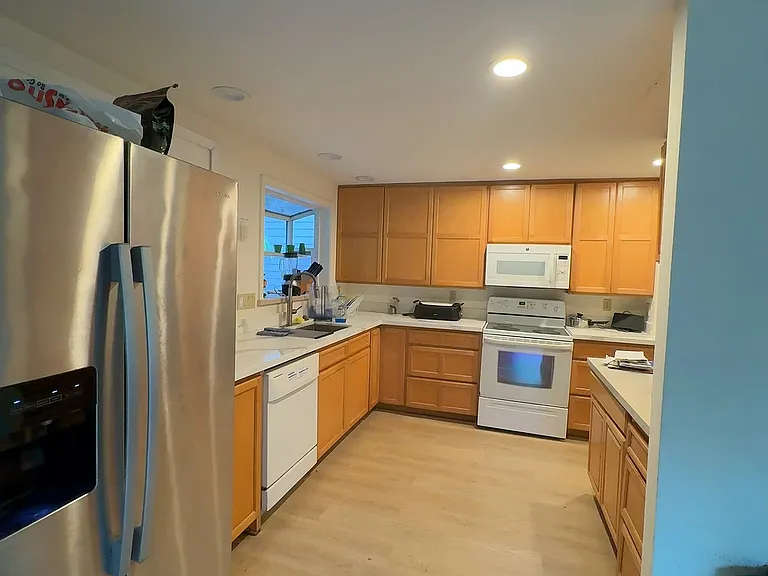 10013 NE 17th St — Photo 6