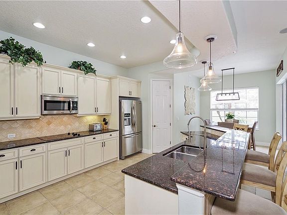 4th image of 1093 Walnut Woods Pl
