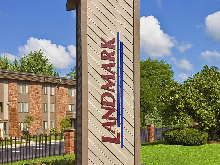 Landmark — Photo 32