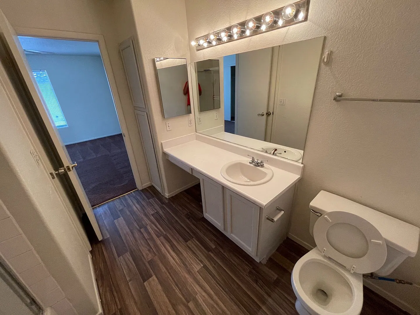 2 Bedroom 2 bath apartment in Gated Community! — Photo 3