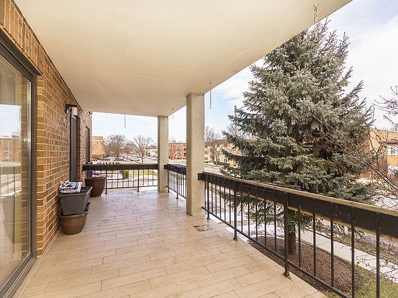 2nd image of 1020 N Harlem Ave APT 2B