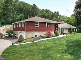 5624 Midhill Rd, Spring Grove, PA 17362