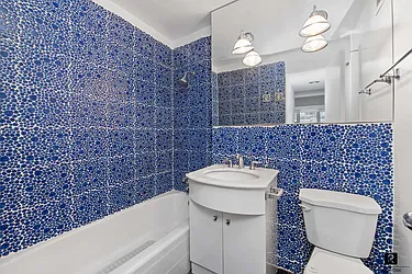 Rented by R New York