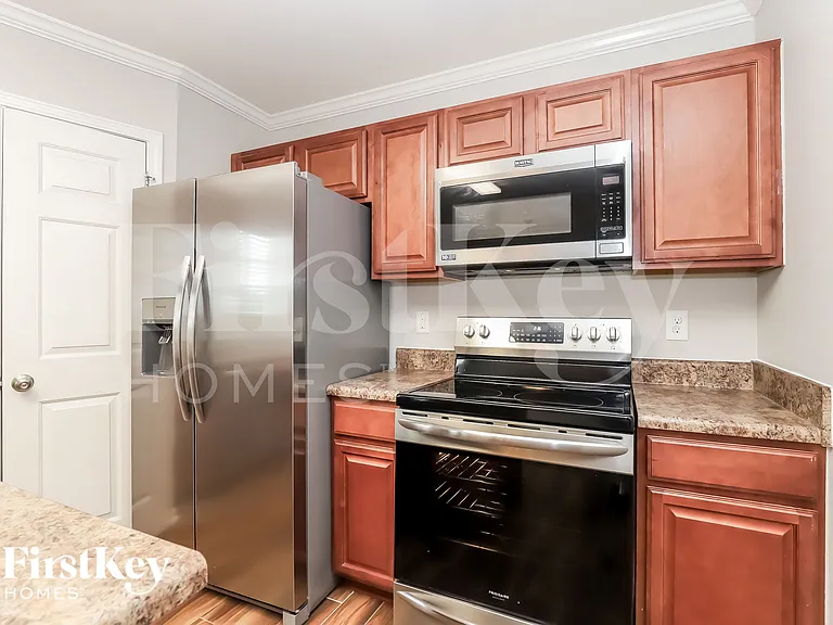 400 Walnut Crossing Dr — Photo 10