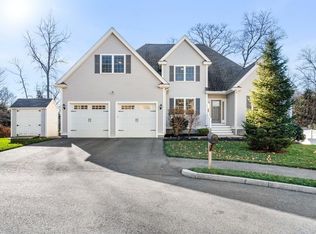 9 Dohertys Ln, Stoneham, MA 02180