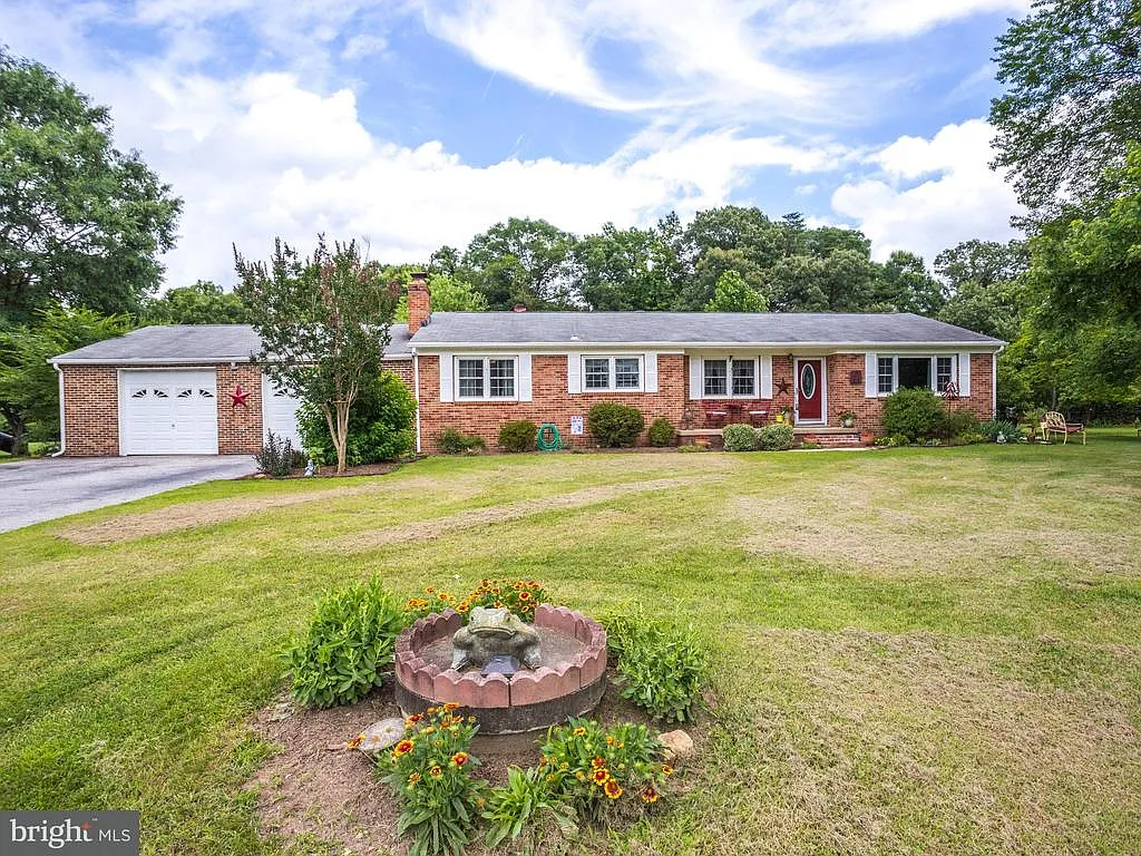 10556 Deacon Rd photo 1