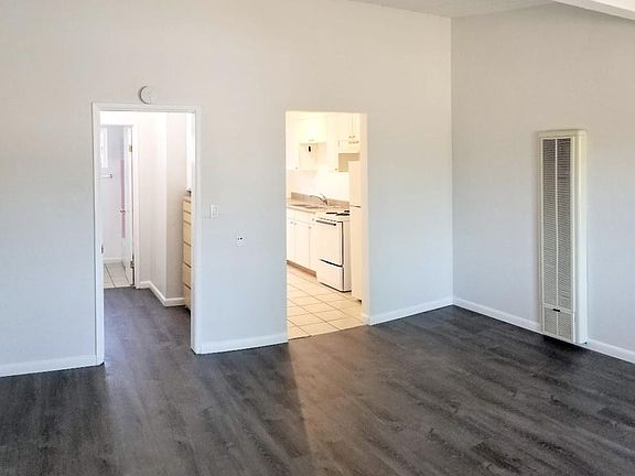 5th image of 3967 Mississippi St #J