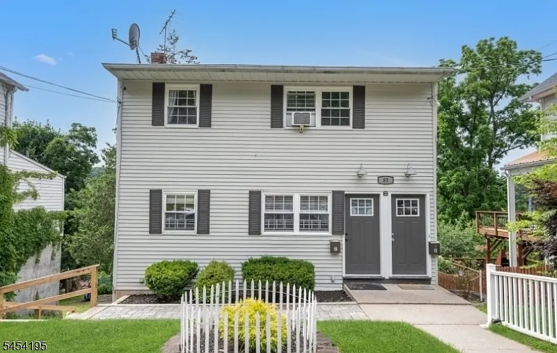 2 bed, 1.0 bath, $2,450 — Photo 3