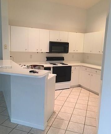 4th image of 1447 Estancia Cir