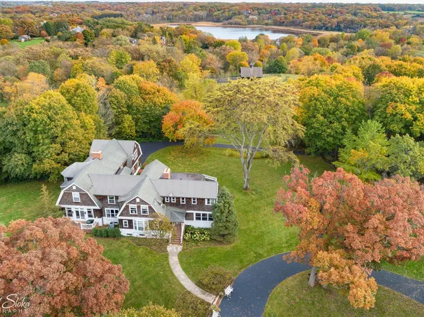 260 Otis Rd, Barrington Hills, IL 60010