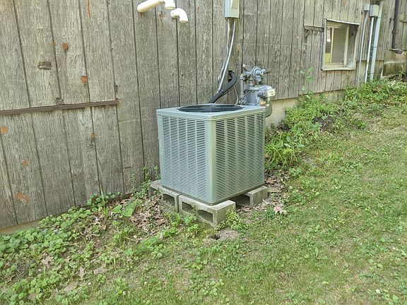 5th image of 615 N Water St