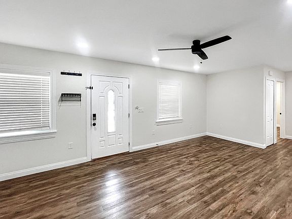 3rd image of 22212 Lockport Ave