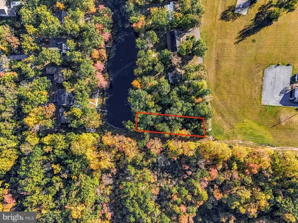 5 Twin Lake Ave, Sewell, NJ 08080