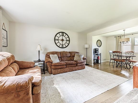 3rd image of 50 Medallion Cir