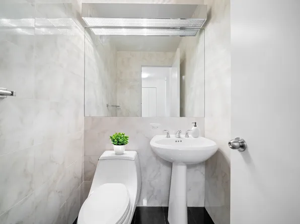 420 East 61st Street image 3 of 17