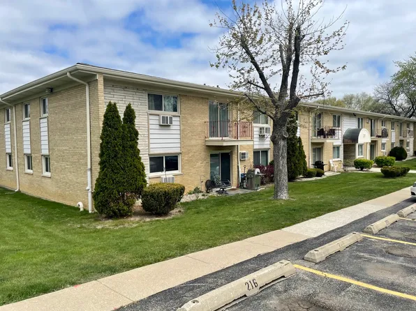 550 Chase Dr APT 9, Clarendon Hills, IL 60514