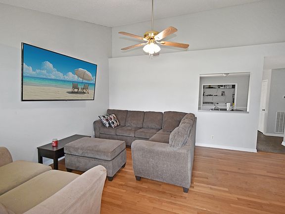 4th image of 3869 Roscommon Way