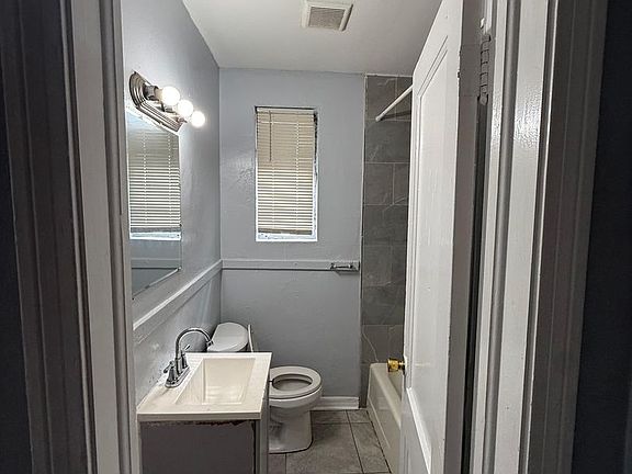 3rd image of 1046 W 8th St #1046
