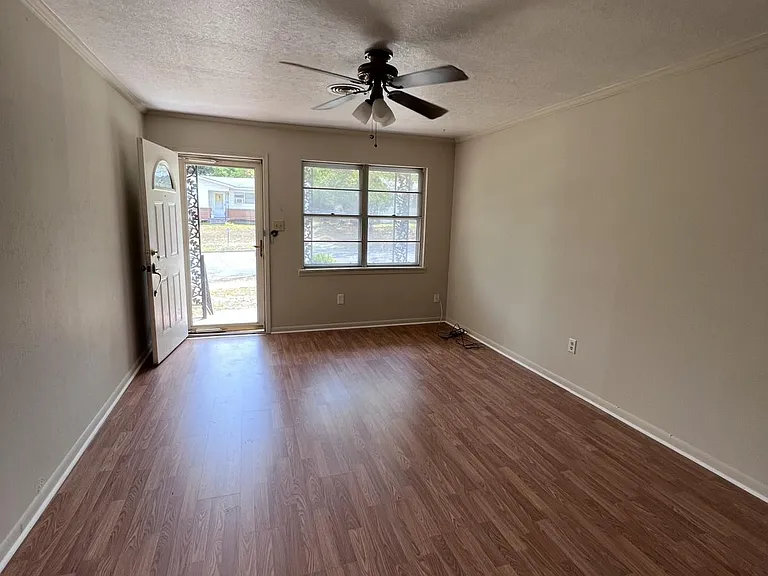 2104 Terrace Dr — Photo 16