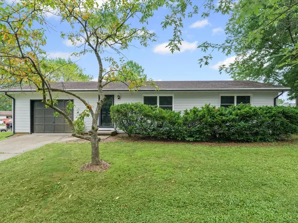 2207 E Country Squire Dr, Urbana, IL 61802