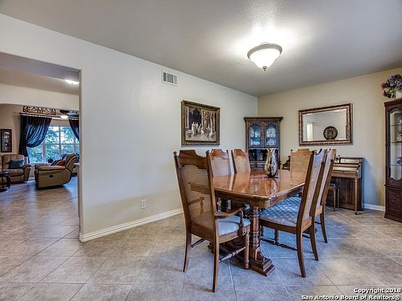 5th image of 114 Dartmoor St