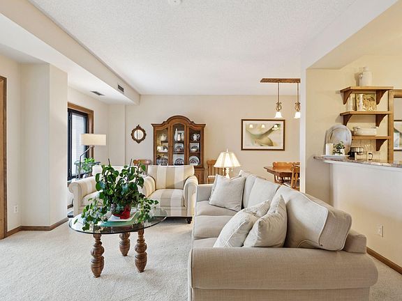 4th image of 1235 Yale Pl APT 907