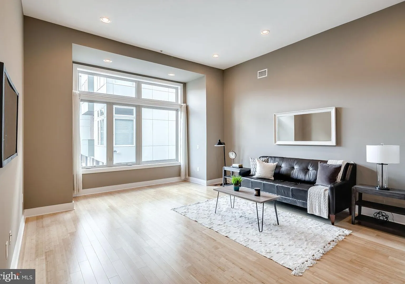 Bella Vista Townhome with Parking — Photo 3