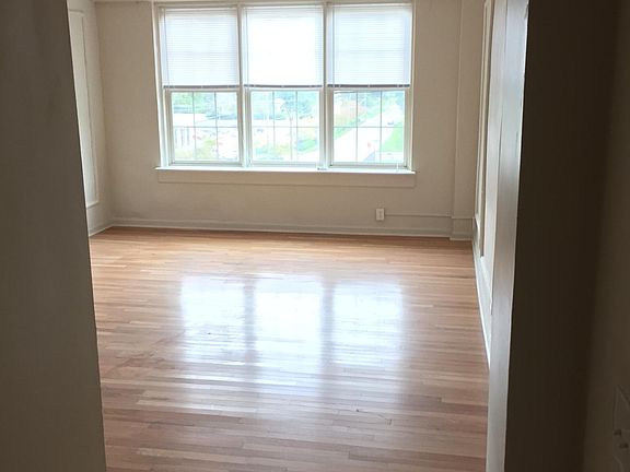 5th image of 1 W 28th St APT 401