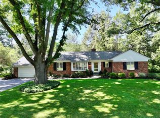 20 Briar Patch Rd, Pittsford, NY 14534
