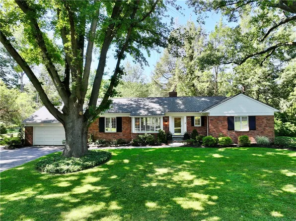 20 Briar Patch Rd, Pittsford, NY 14534