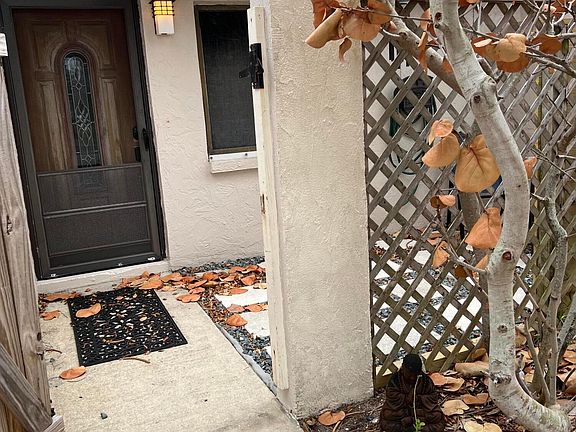 3rd image of 8154 Ridgewood Ave
