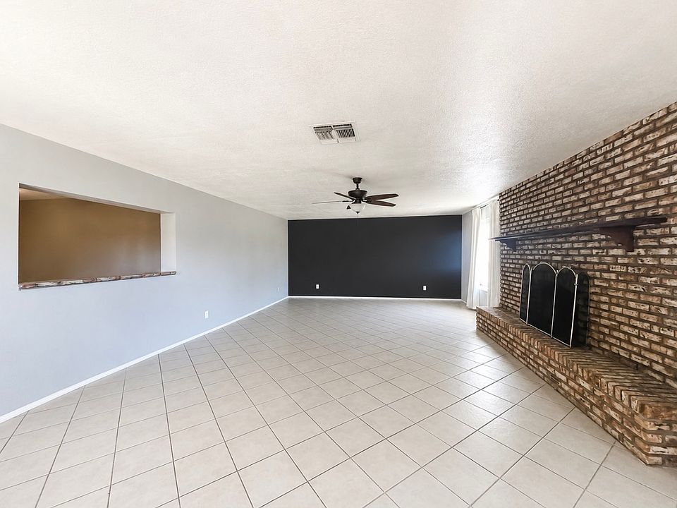 1st image of 1137 W Manhatton Dr