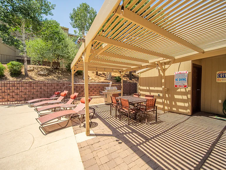 Country Club Vista Apartments — Photo 4