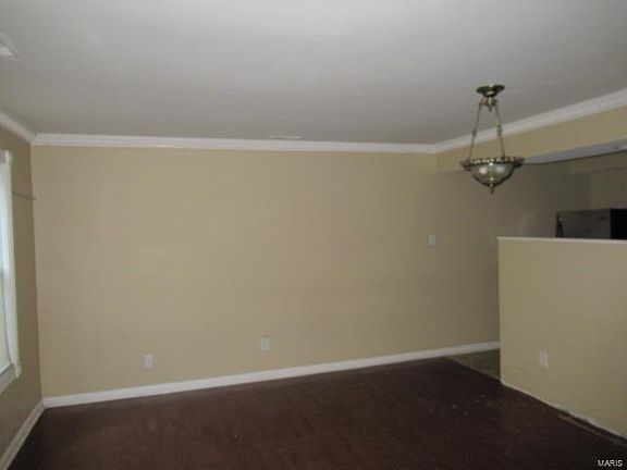 3rd image of 5987 Julian Ave